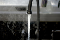 How to Properly Clean and Sanitise Glass Growlers