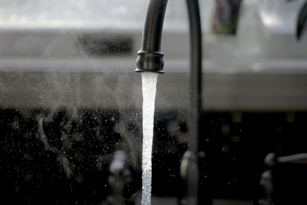 How to Properly Clean and Sanitise Glass Growlers